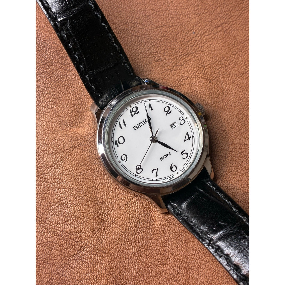 Seiko 6N42-00E0 Quartz White Arabic Dial Date Men’s Watch 50M Japan
