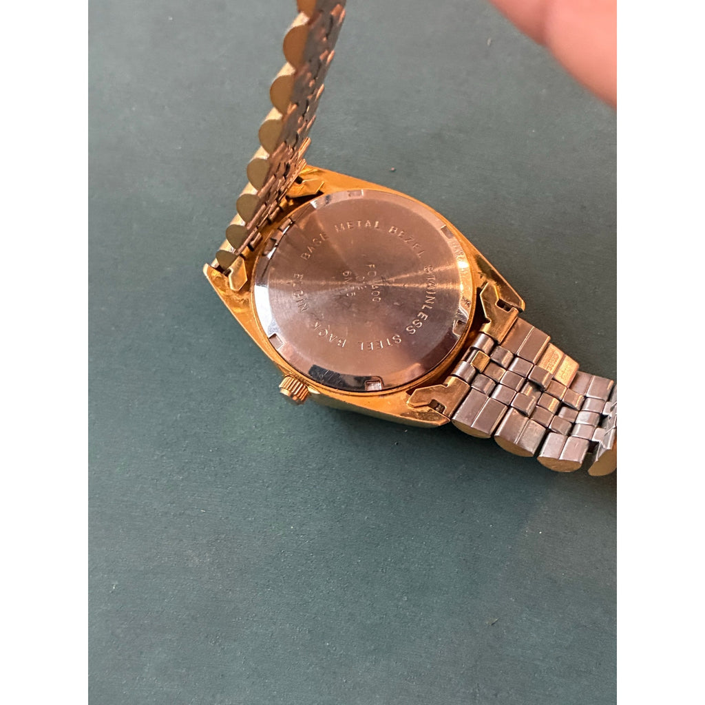Vintage Elgin Presidential Day Date Quartz Gold Tone Fluted Bezel Watch