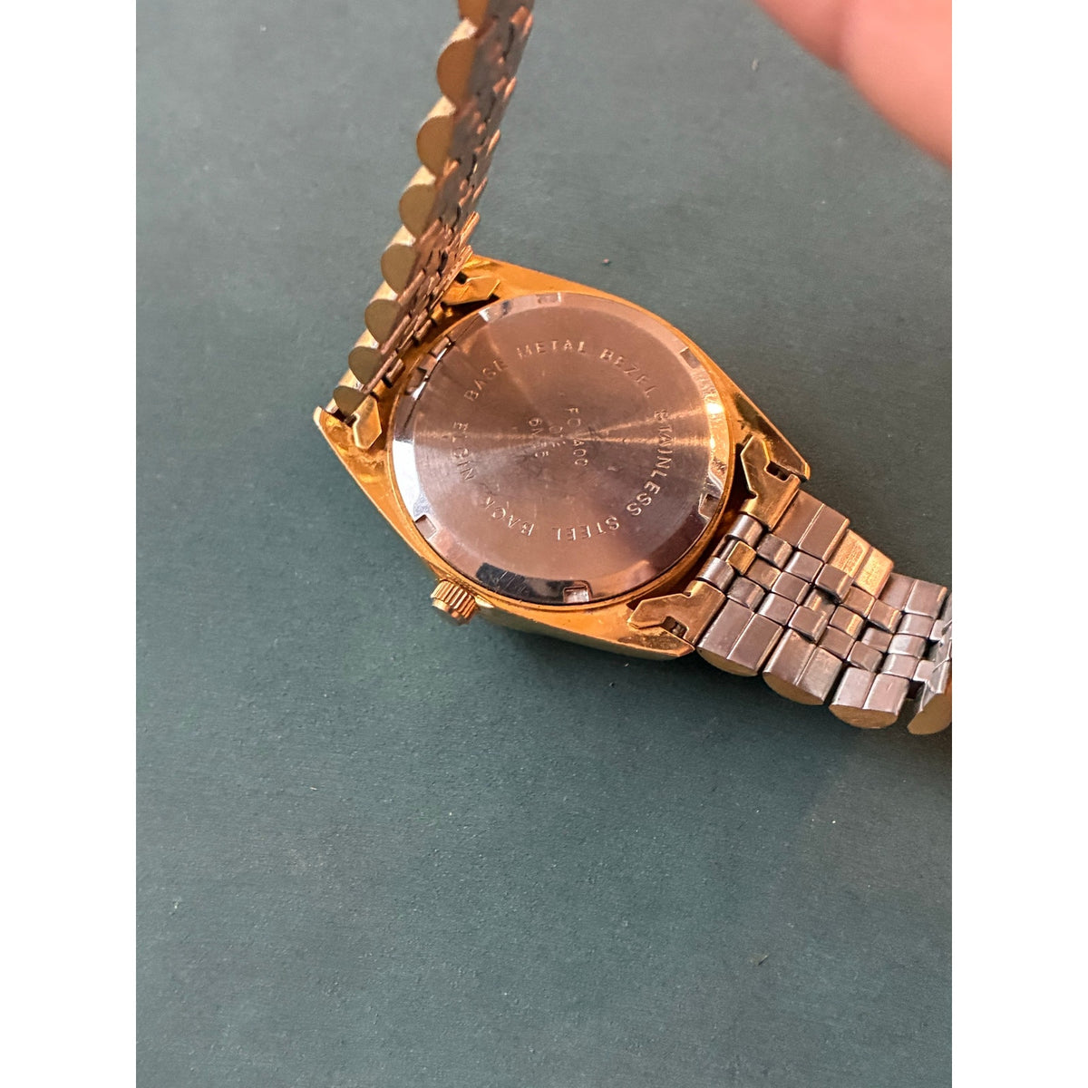 Vintage Elgin Presidential Day Date Quartz Gold Tone Fluted Bezel Watch