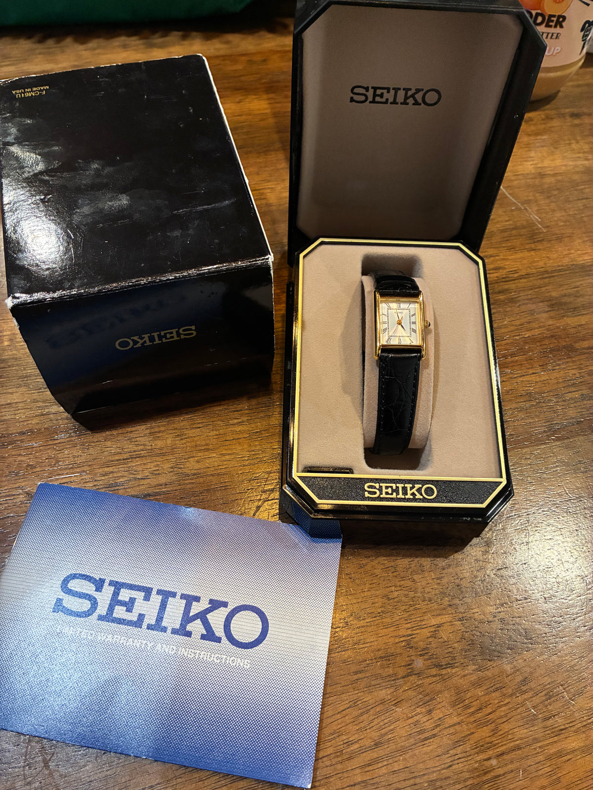 Vintage Seiko Tank 1N01-5G40 Gold Tone Roman Numeral Quartz Watch Cabochon Crown