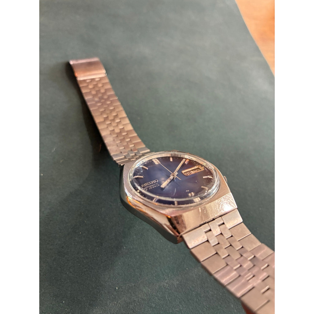 Vintage Seiko 7009-8069 Automatic 17 Jewel Blue Dial Day-Date Men’s Watch