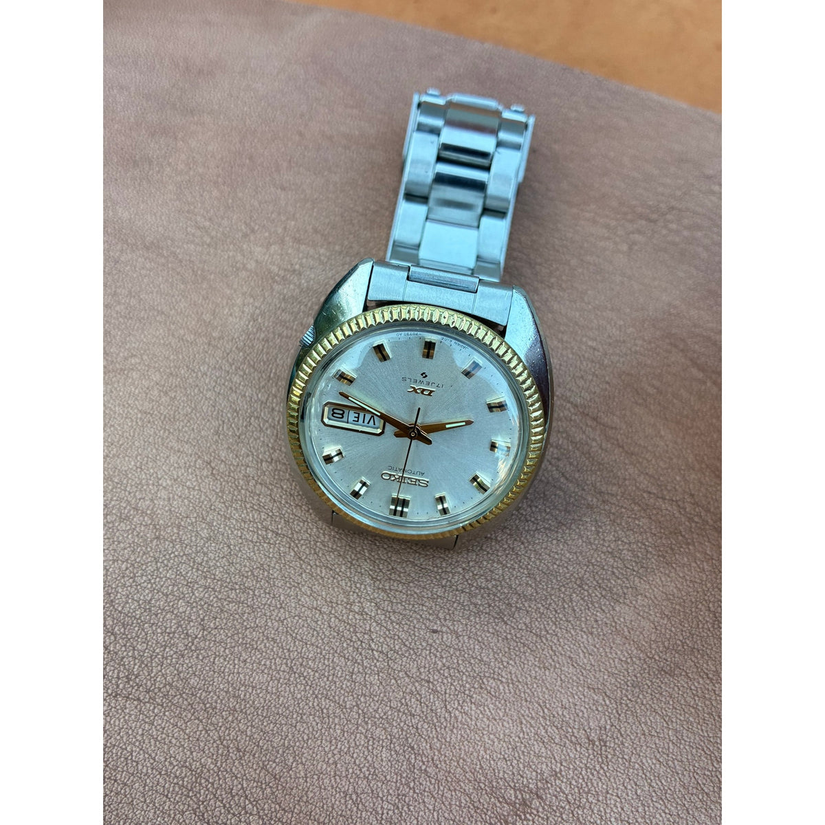Vintage Seiko DX 6106 Automatic 17 Jewels Day Date Gold Bezel New Crystal