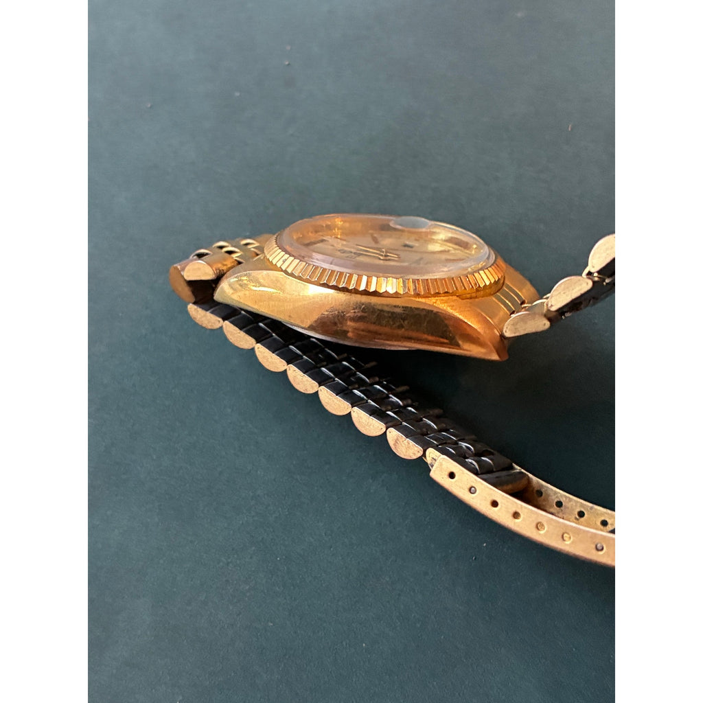 Vintage Elgin Presidential Day Date Quartz Gold Tone Fluted Bezel Watch