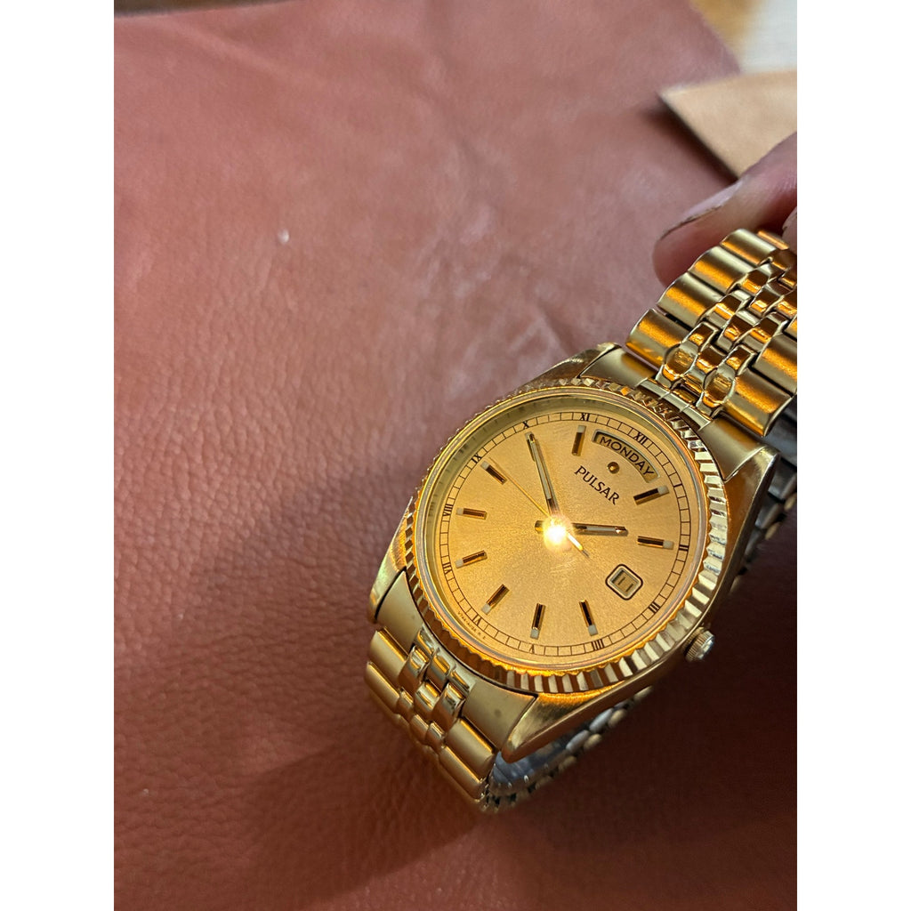 Vintage Pulsar Gold-Tone Day-Date Watch – Fluted Bezel – Champagne Dial