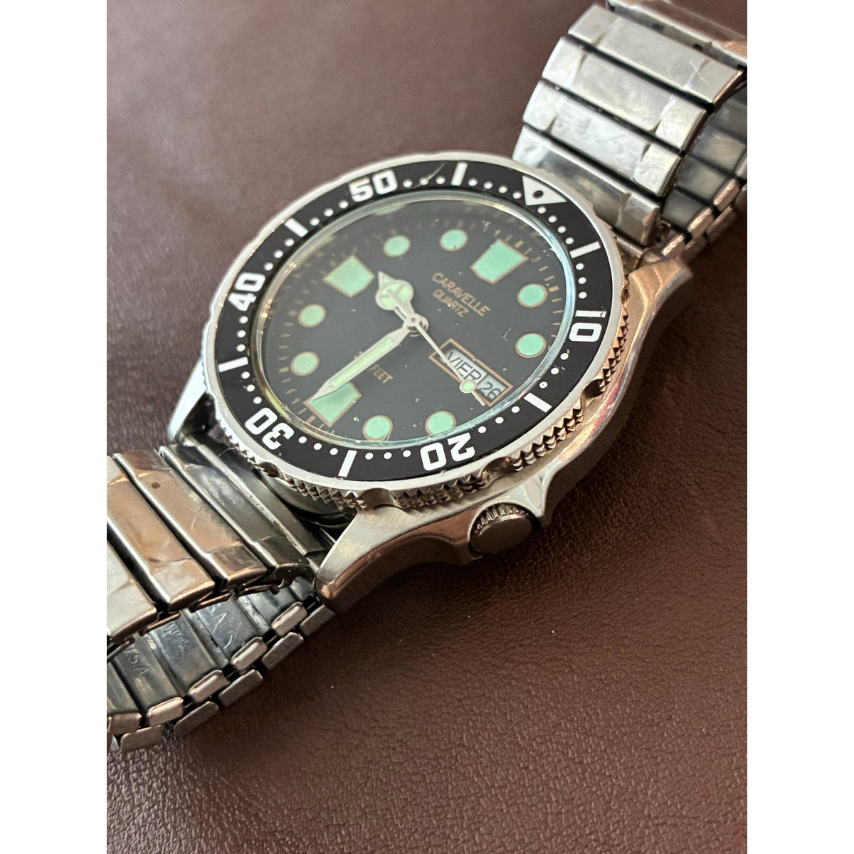 Vintage 80’s P9 Caravelle Bulova 330ft Men’s Diver's Watch w/Date Stainless