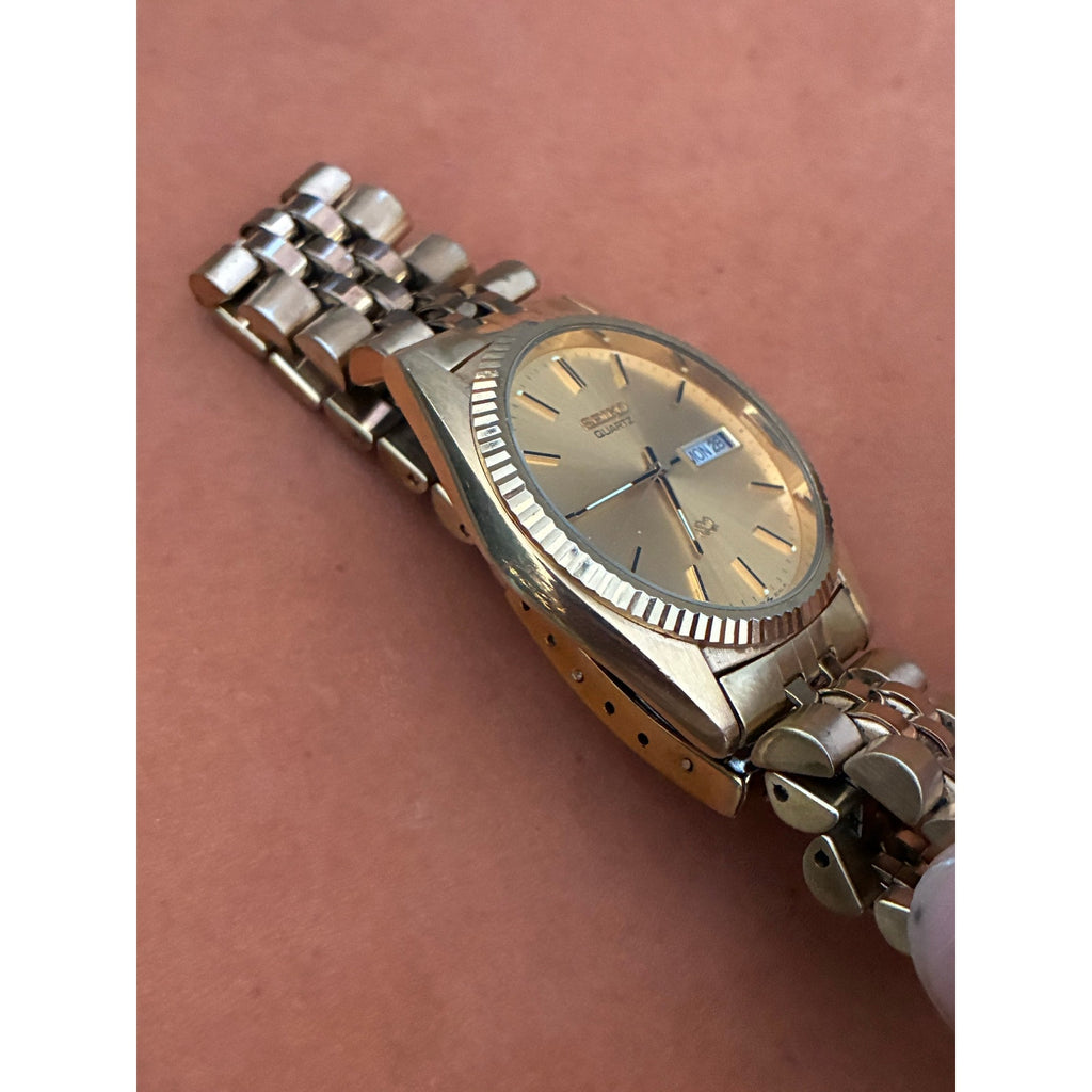 Vintage Seiko SQ 5Y23-8A69 Gold Tone Quartz Day Date Watch