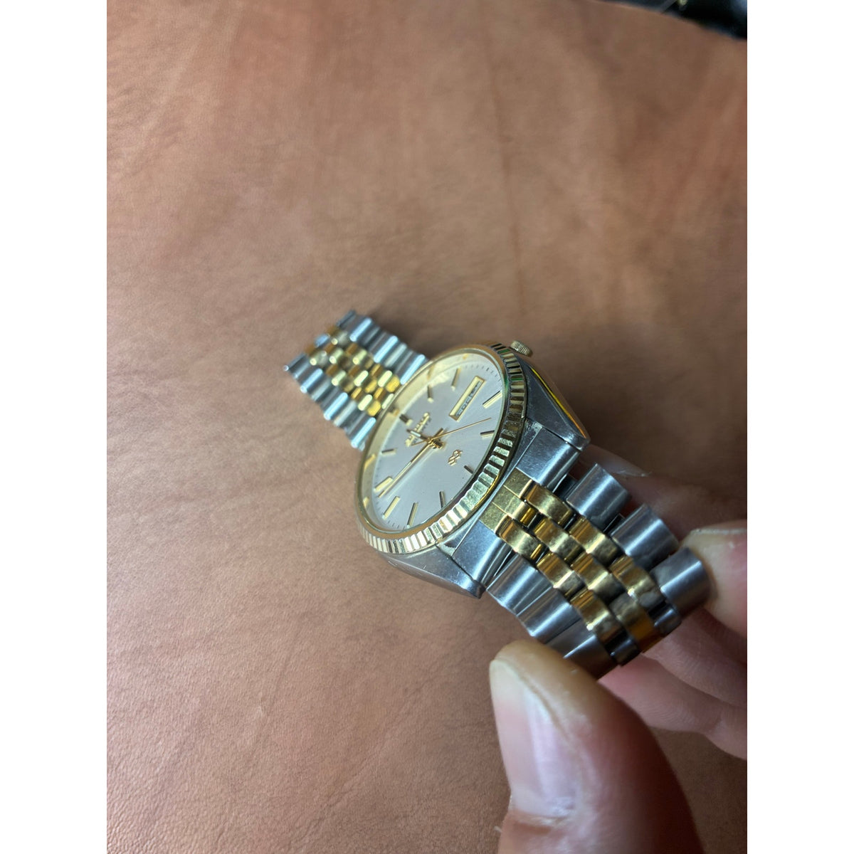 Vintage Seiko SQ Quartz 7123-8460 Two Tone Day Date Silver Dial Men’s Watch