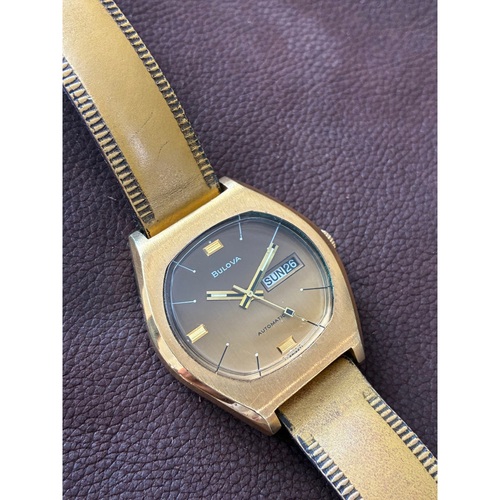 Vintage 1970s Bulova Jet Star Automatic Day Date Brown Dial Mens Watch