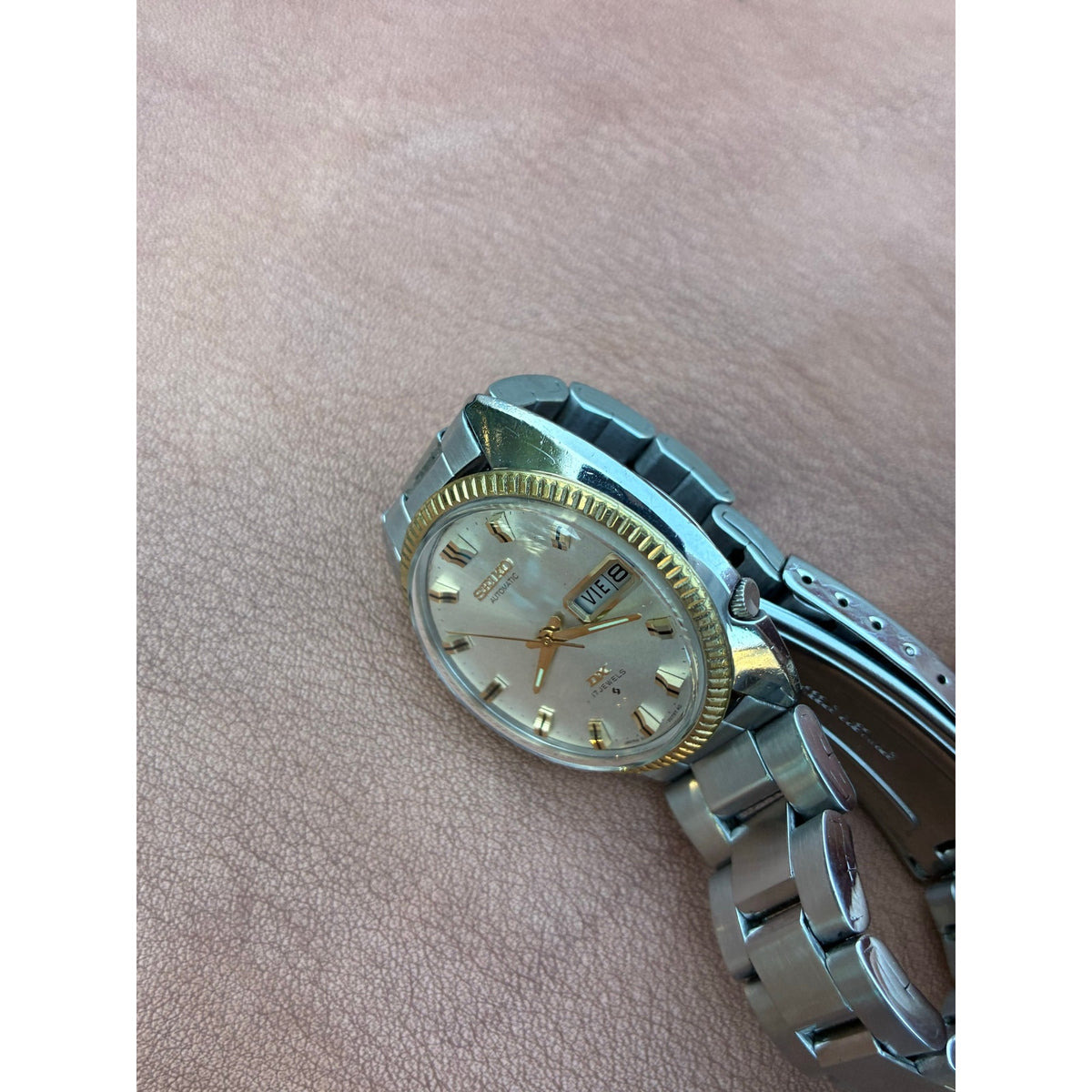 Vintage Seiko DX 6106 Automatic 17 Jewels Day Date Gold Bezel New Crystal