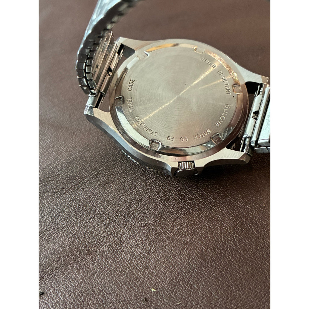 Vintage 80’s P9 Caravelle Bulova 330ft Men’s Diver's Watch w/Date Stainless