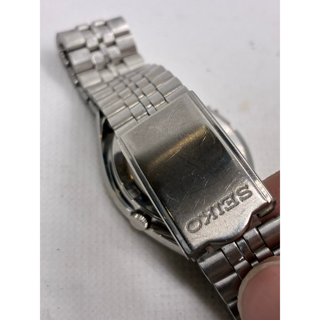 Vintage Seiko 5 automatic watch with Arabic day/date function
