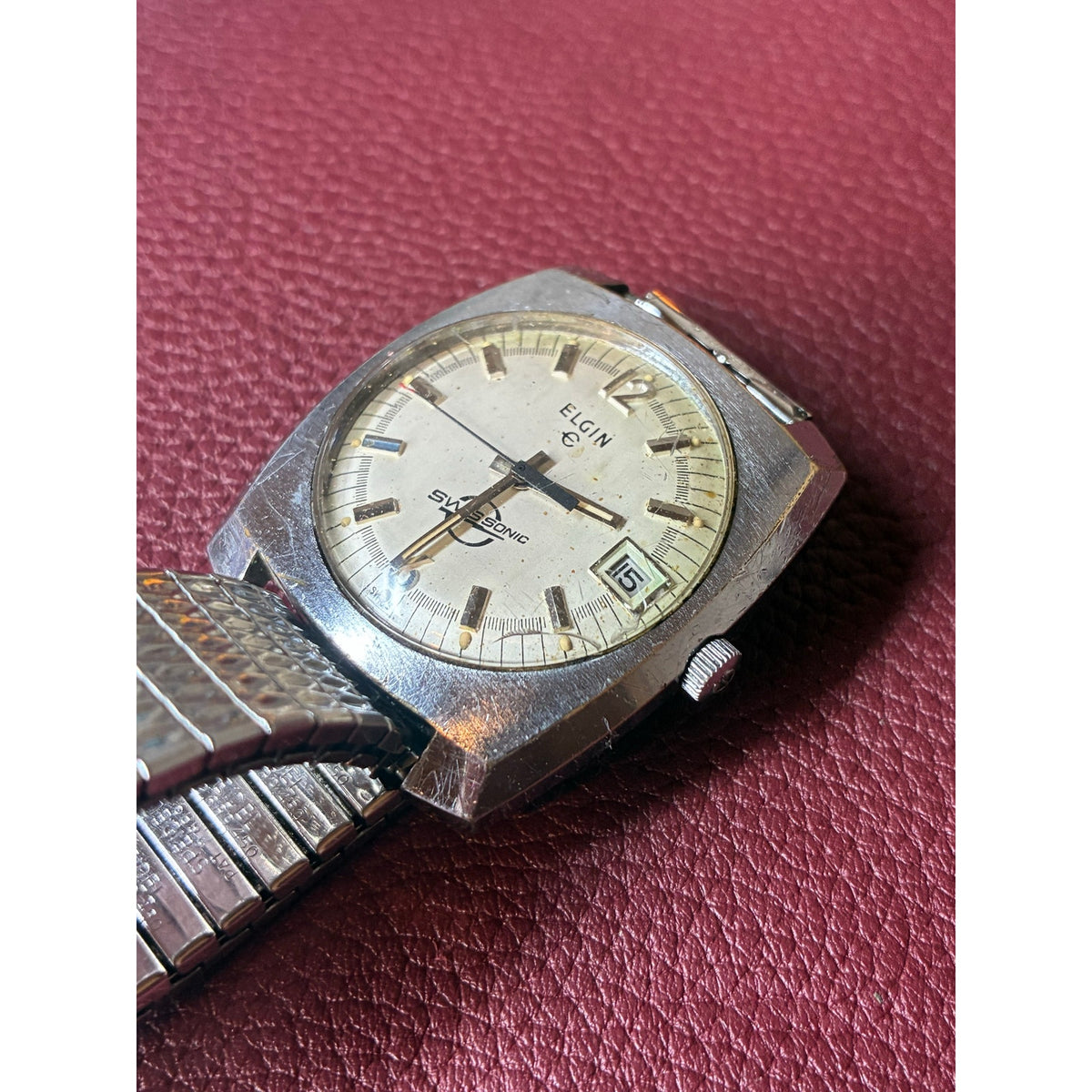 Vintage 1970s Elgin Swissonic Electronic Men’s Watch Date Cushion Case Swiss