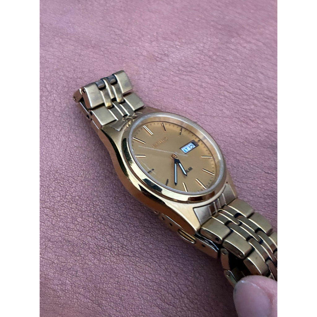 Vintage Seiko Solar V158 Gold Tone Champagne Dial Day Date Men's Watch
