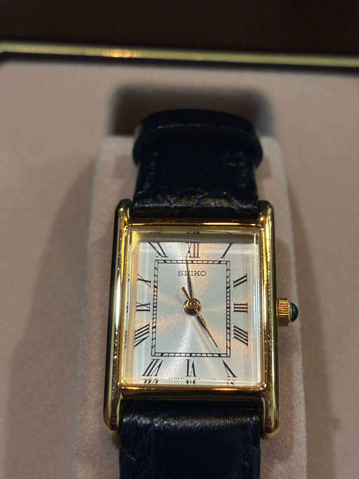 Vintage Seiko Tank 1N01-5G40 Gold Tone Roman Numeral Quartz Watch Cabochon Crown