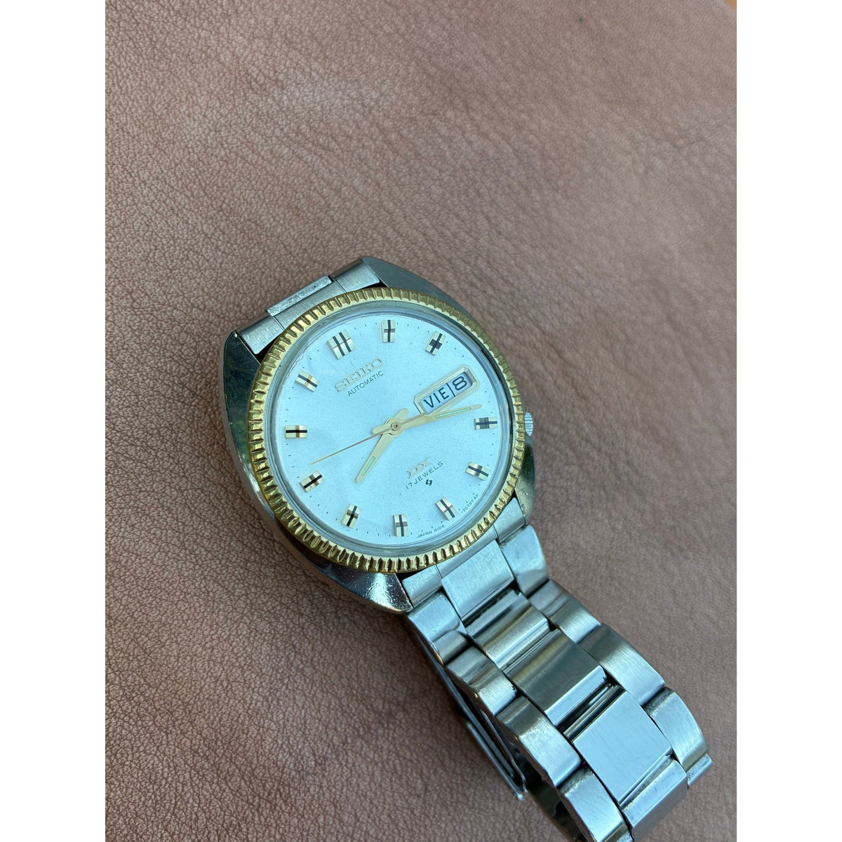 Vintage Seiko DX 6106 Automatic 17 Jewels Day Date Gold Bezel New Crystal