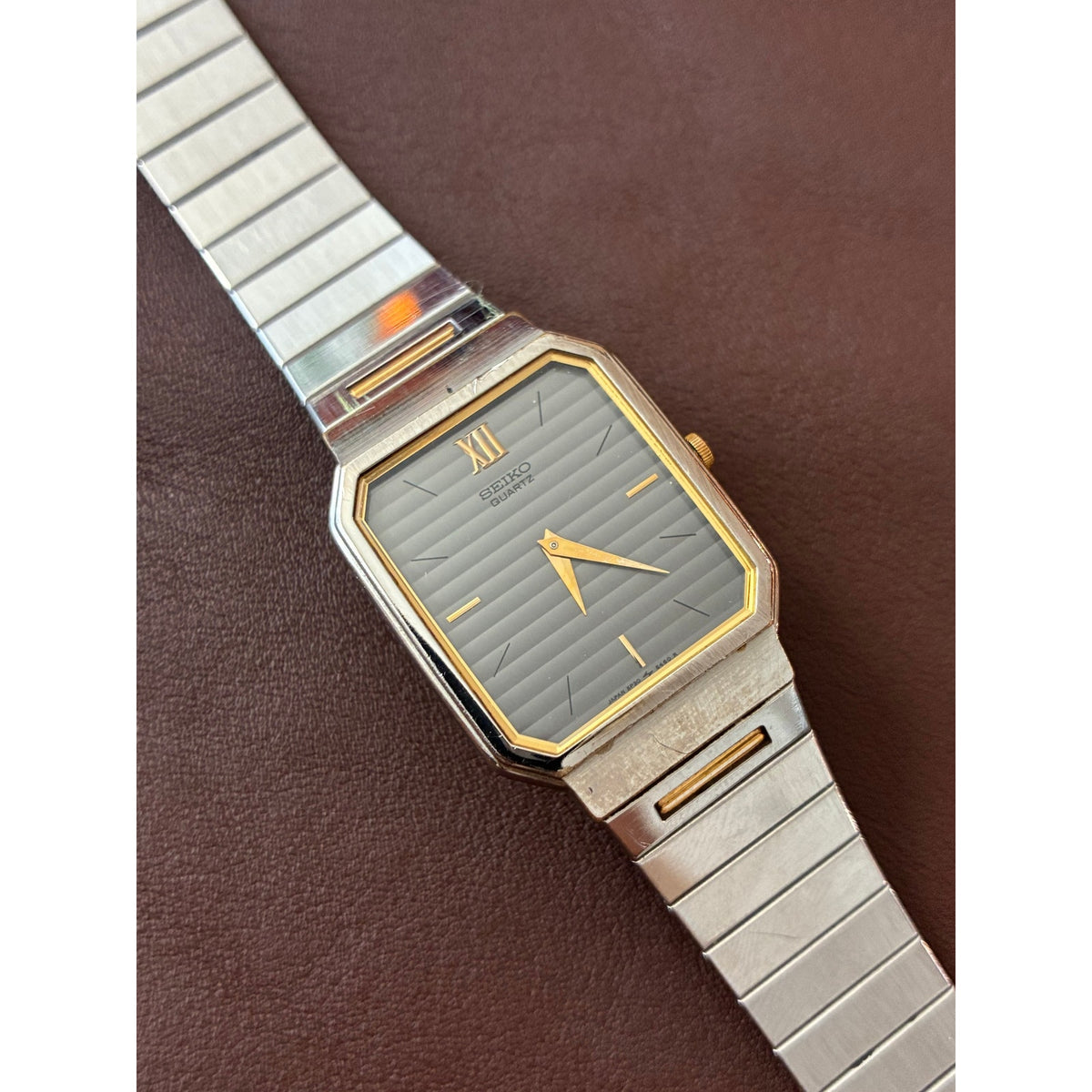 Vintage Seiko 5P30-5309 Quartz Gray Dial Gold Tone Men’s Watch Japan OEM