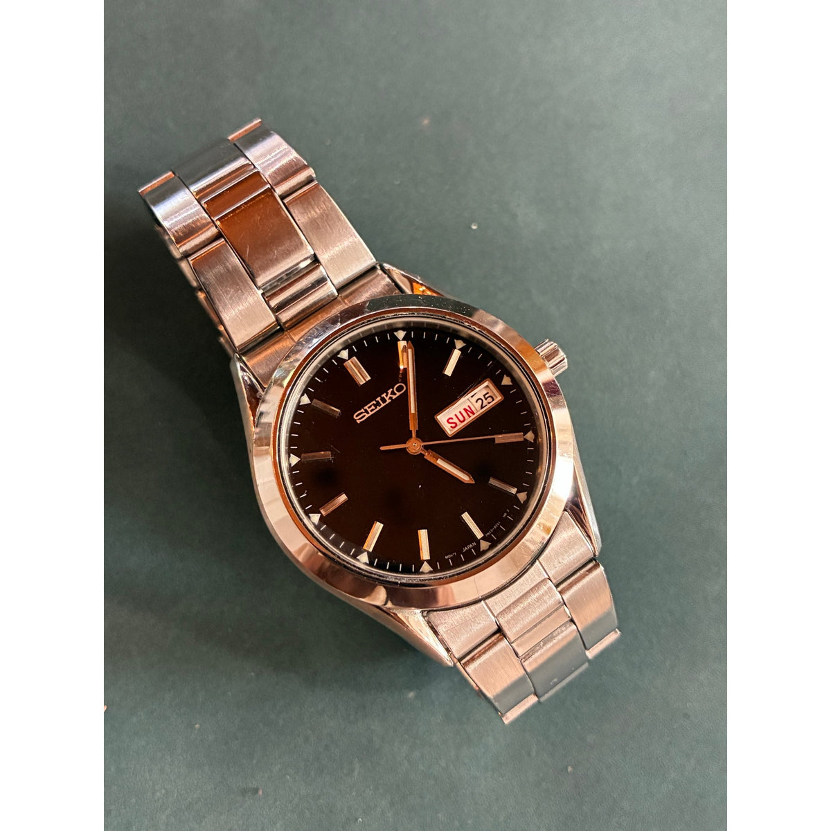 Vintage Seiko 7N43-9070 Quartz Day-Date Black Dial Men’s Watch Japan