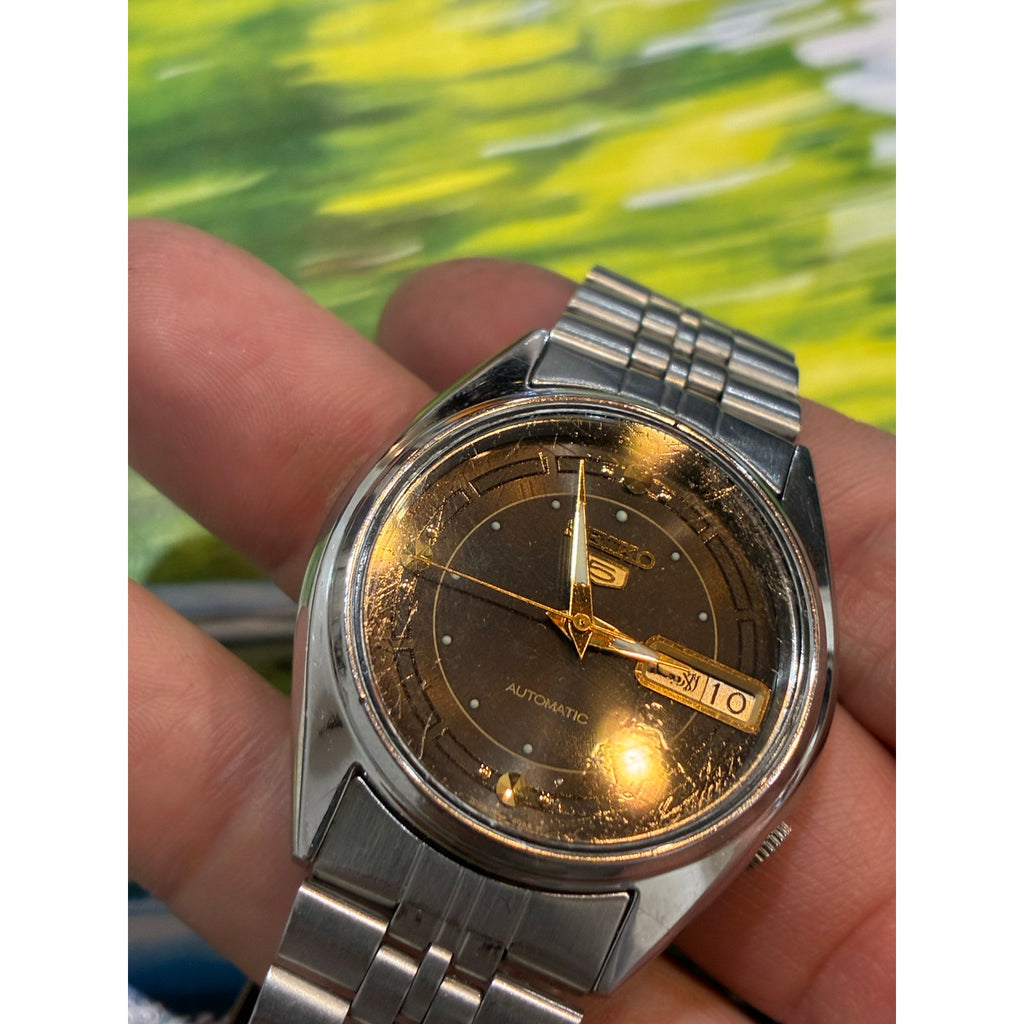 Vintage Seiko 5 automatic watch with Arabic day/date function