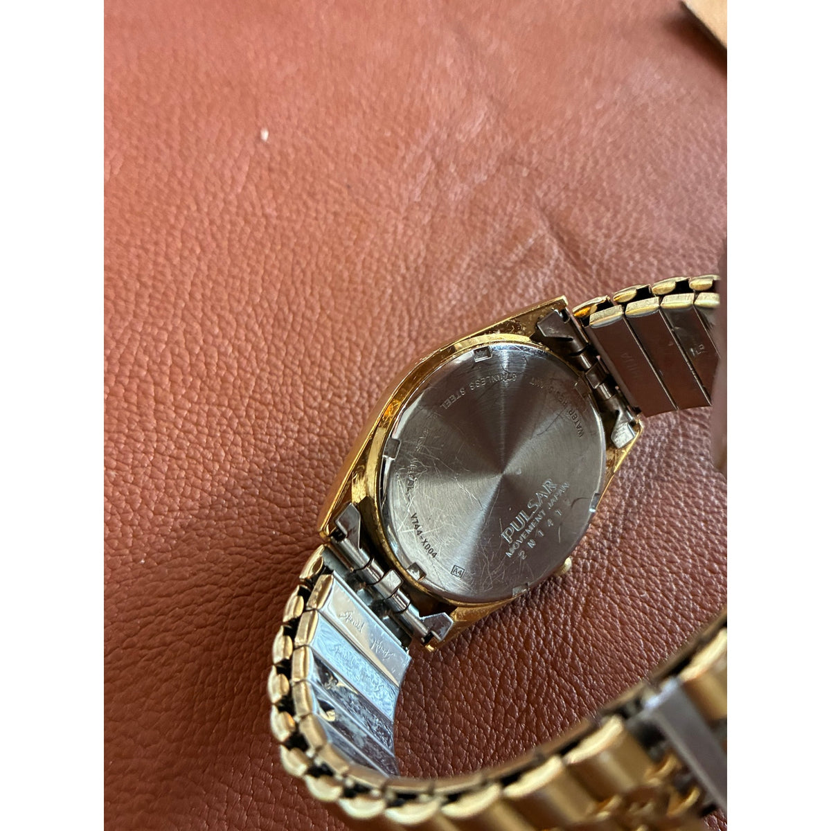 Vintage Pulsar Gold-Tone Day-Date Watch – Fluted Bezel – Champagne Dial