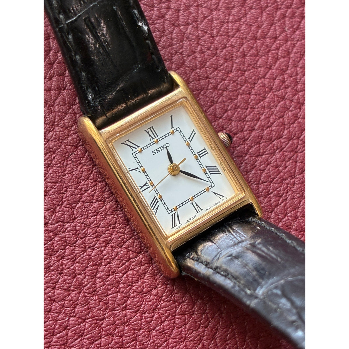 Vintage Seiko 1N01-0LK0 Tank Quartz Gold Tone Roman Numeral Dial Japan Watch