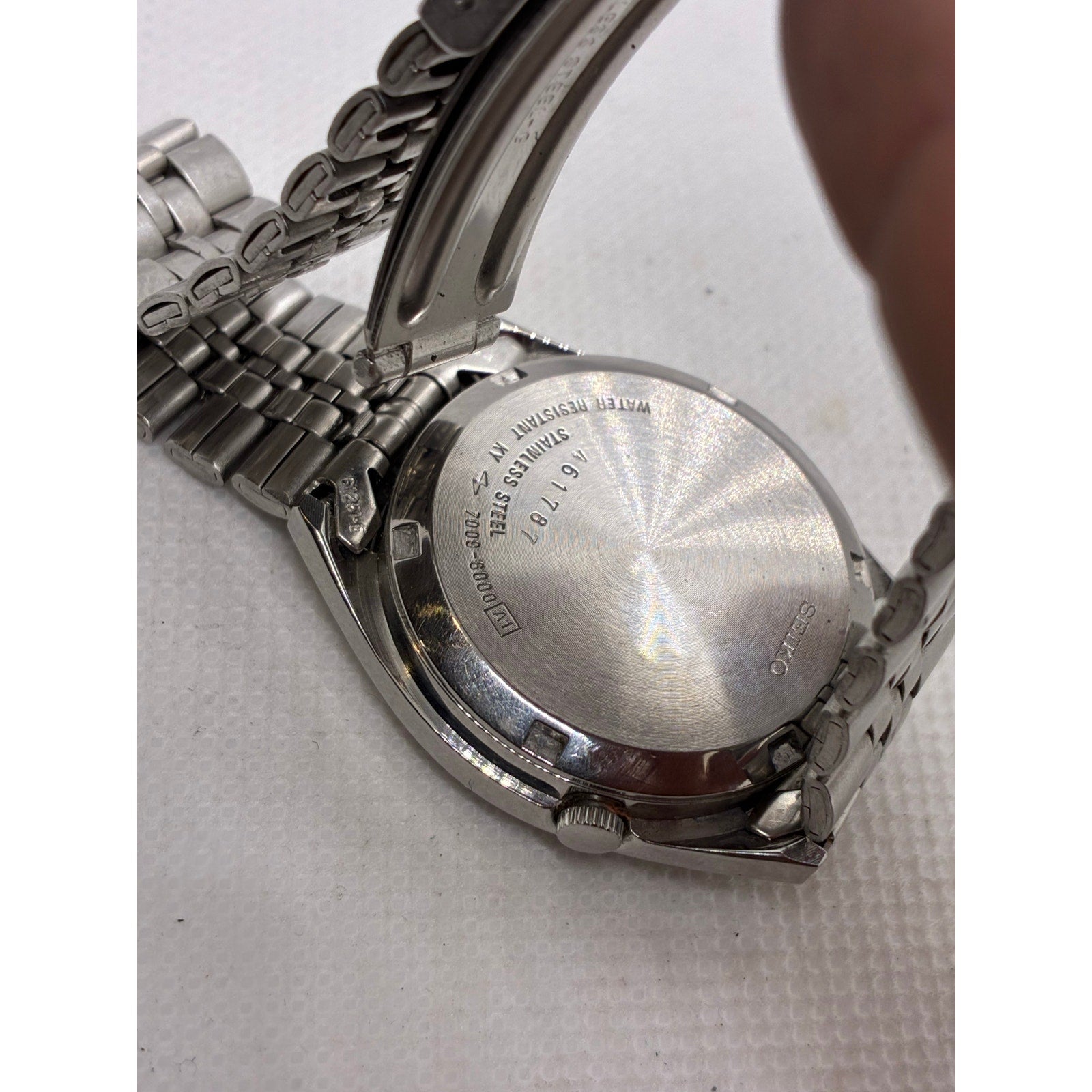 Vintage Seiko 5 automatic watch with Arabic day/date function