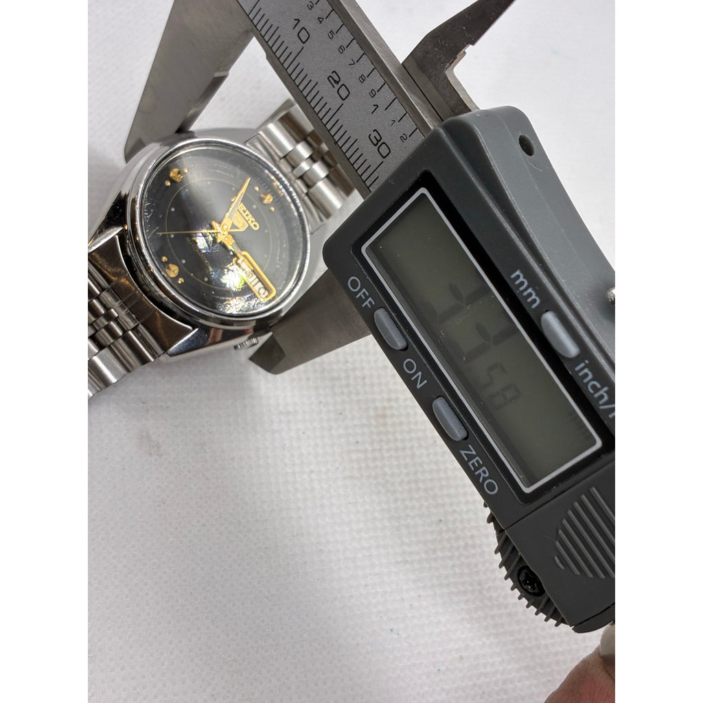 Vintage Seiko 5 automatic watch with Arabic day/date function