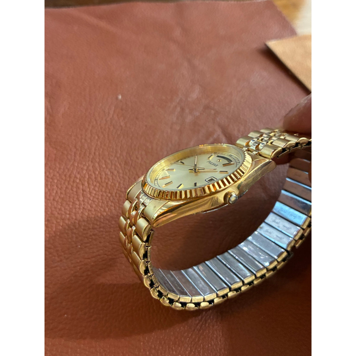 Vintage Pulsar Gold-Tone Day-Date Watch – Fluted Bezel – Champagne Dial
