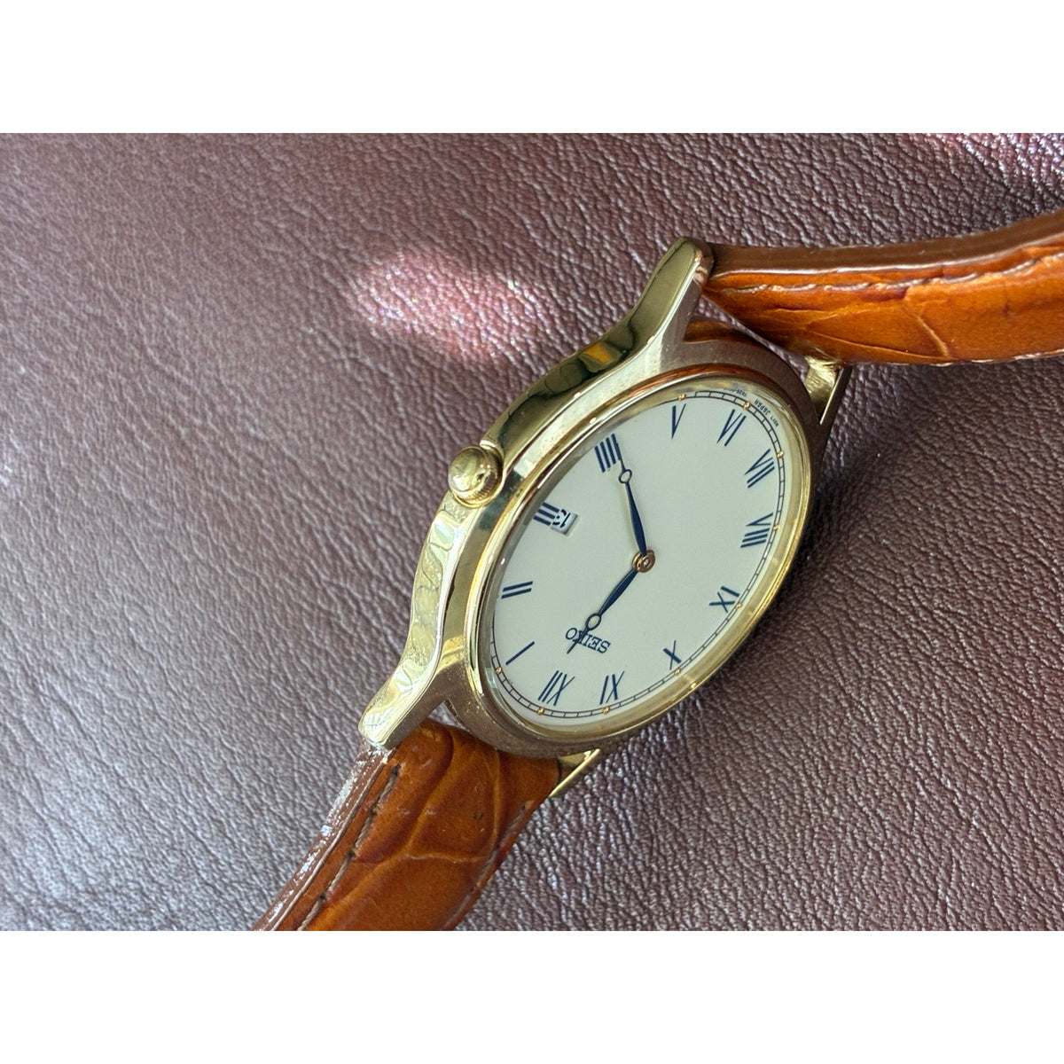 Vintage Seiko 7N39 Quartz Roman Numeral Blue Hands Gold Tone Mens Watch