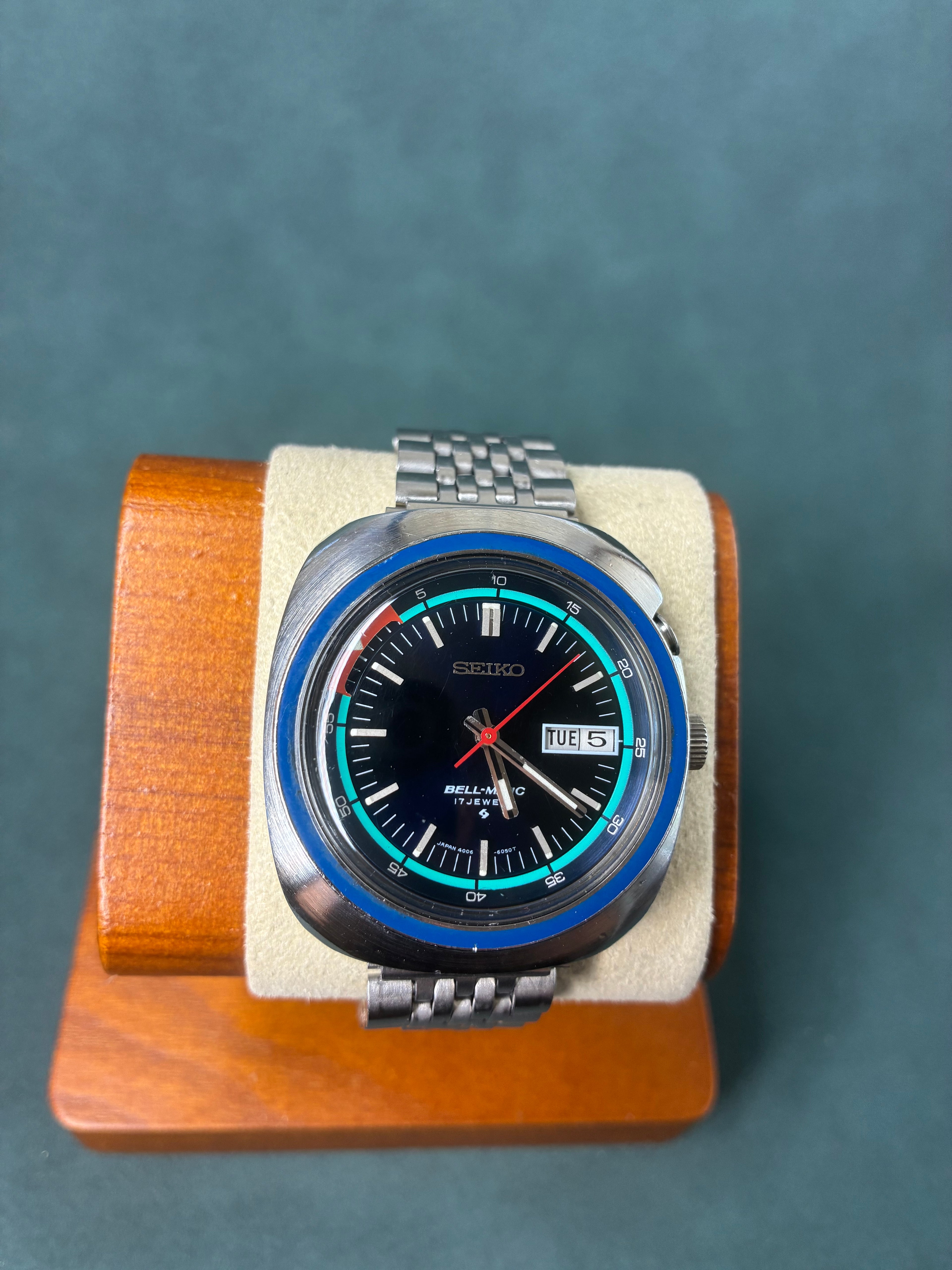Vintage Automatic Seiko Bell-Matic ref. 4006-6027 17 jewels Blue dial