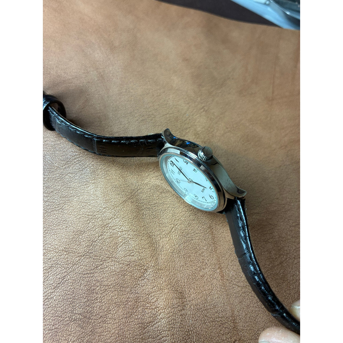 Seiko 6N42-00E0 Quartz White Arabic Dial Date Men’s Watch 50M Japan