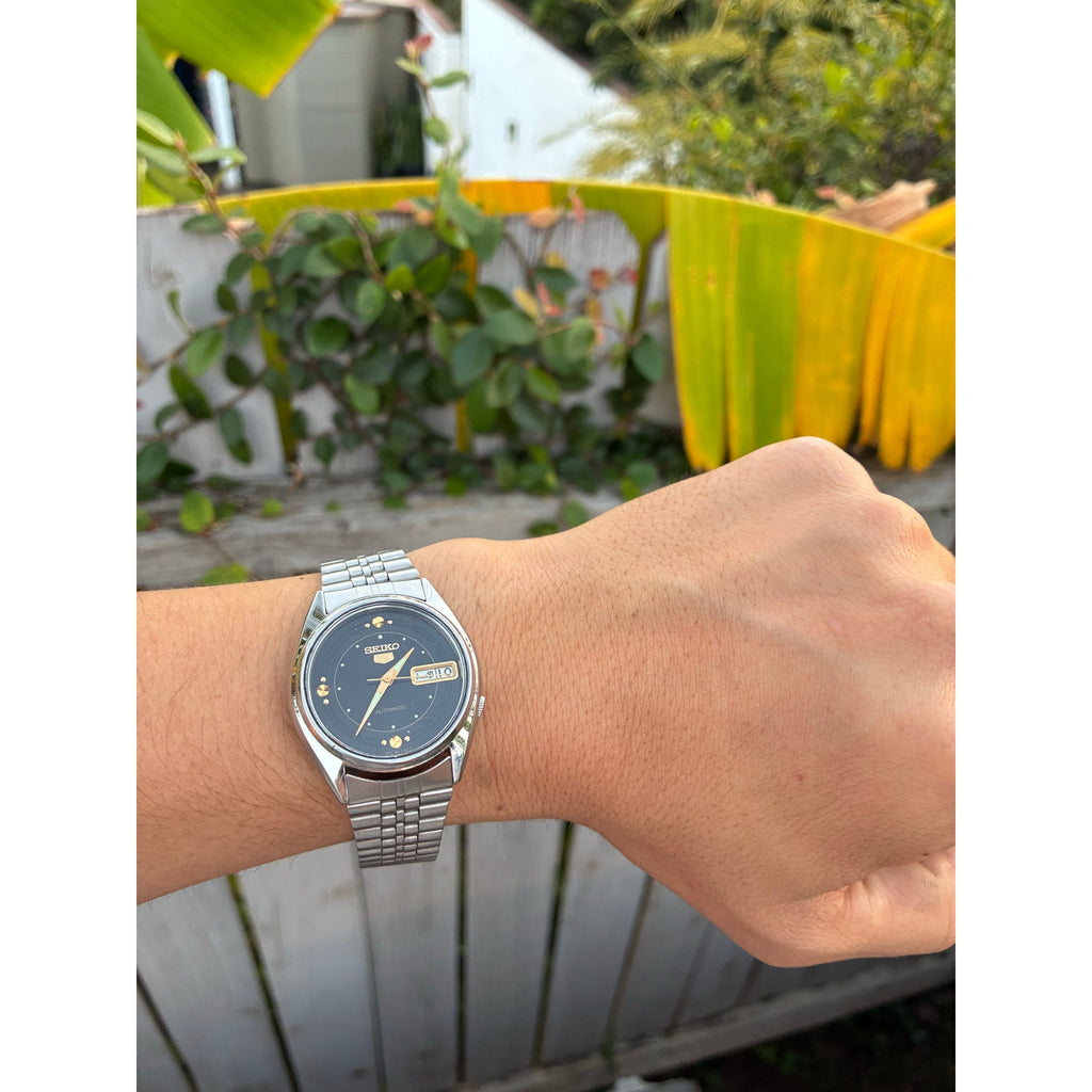 Vintage Seiko 5 automatic watch with Arabic day/date function