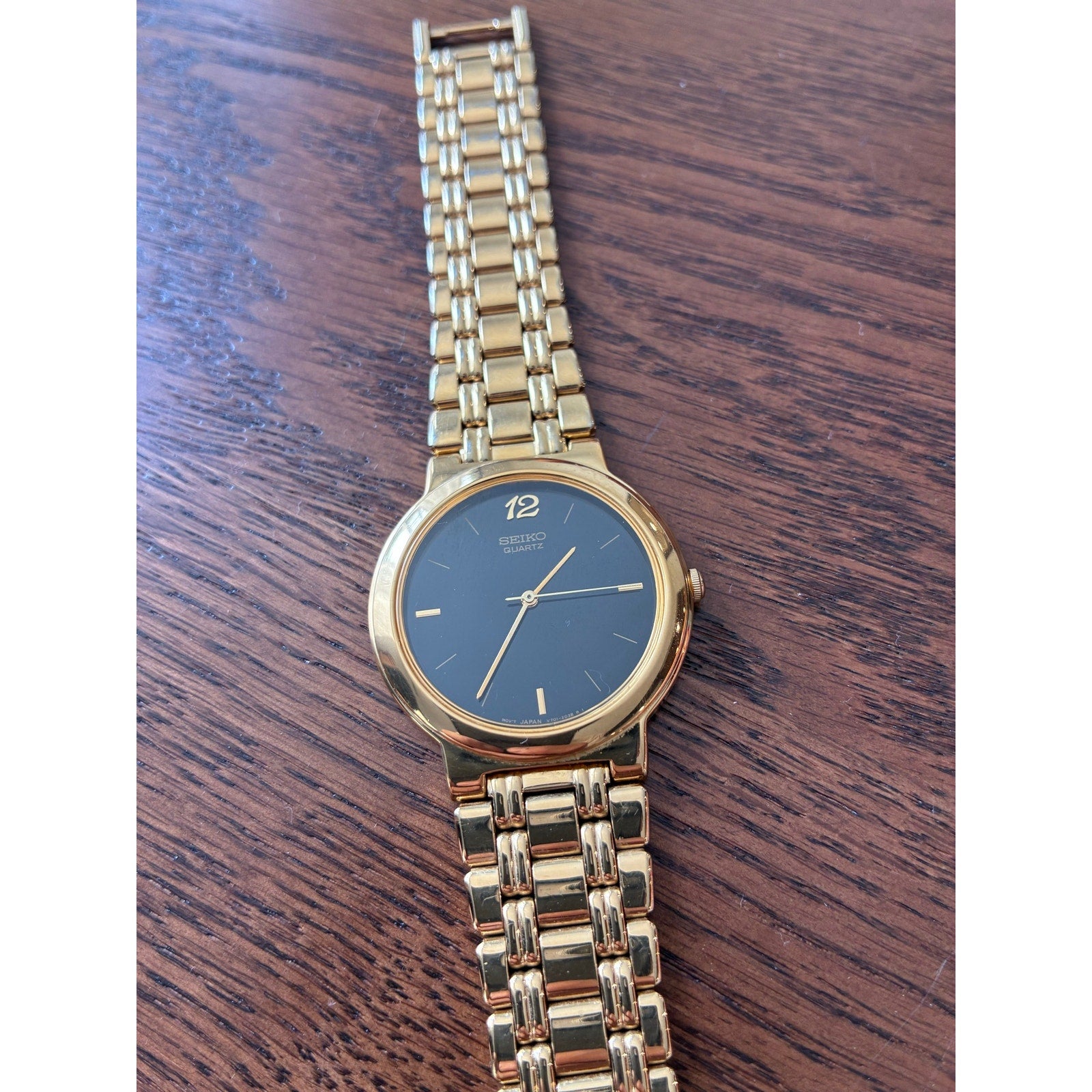 Seiko Quartz Women’s Watch Gold Tone Black Dial Dress Watch New Battery