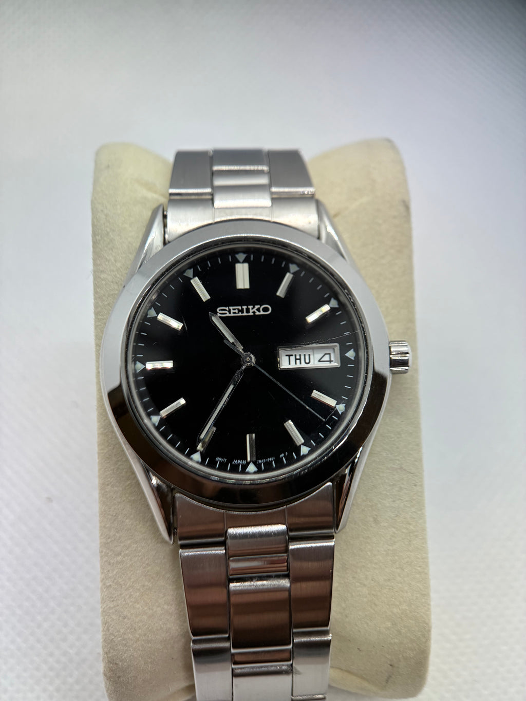 Vintage Seiko 7N43-9070 Black Dial Quartz Day-Date Watch – Stainless Bracelet – 37mm