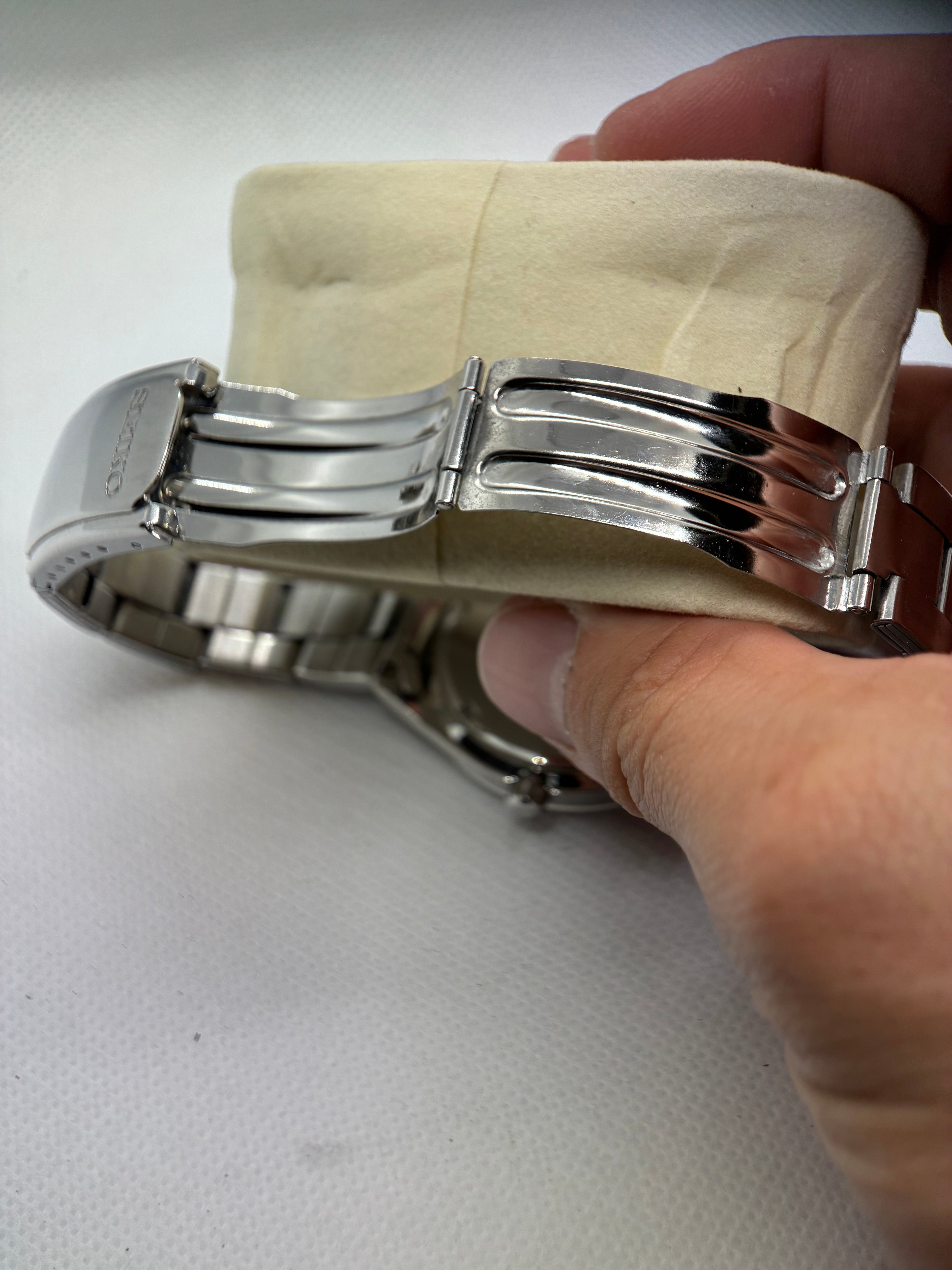 Vintage Seiko 7N43-9070 Black Dial Quartz Day-Date Watch – Stainless Bracelet – 37mm