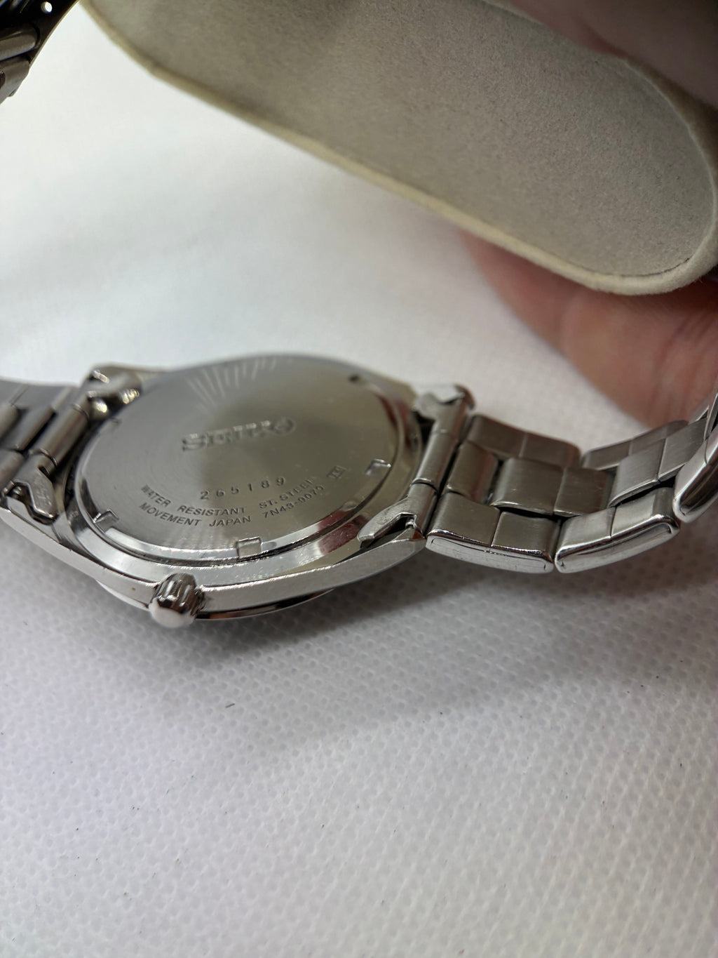 Vintage Seiko 7N43-9070 Black Dial Quartz Day-Date Watch – Stainless Bracelet – 37mm