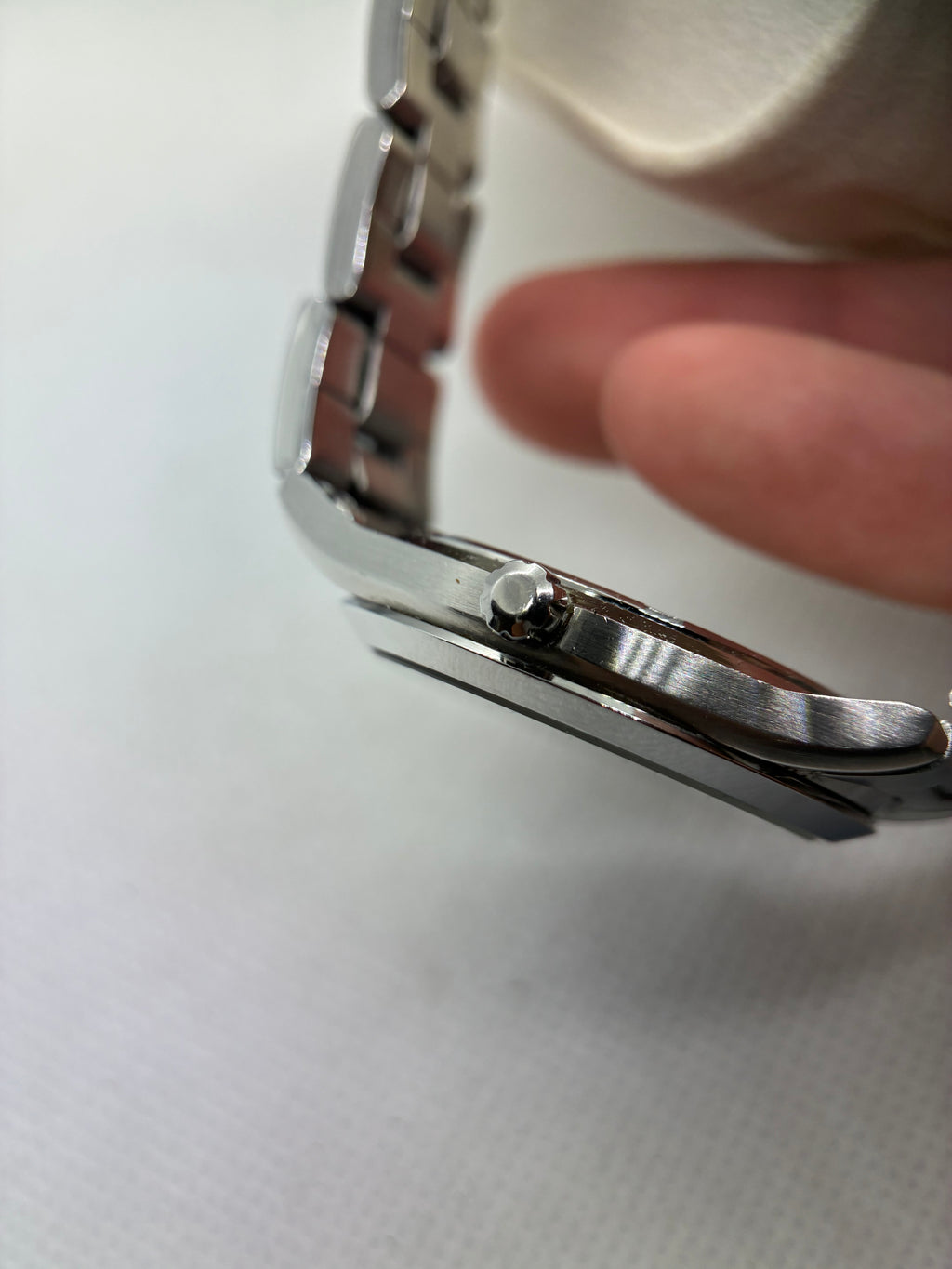 Vintage Seiko 7N43-9070 Black Dial Quartz Day-Date Watch – Stainless Bracelet – 37mm