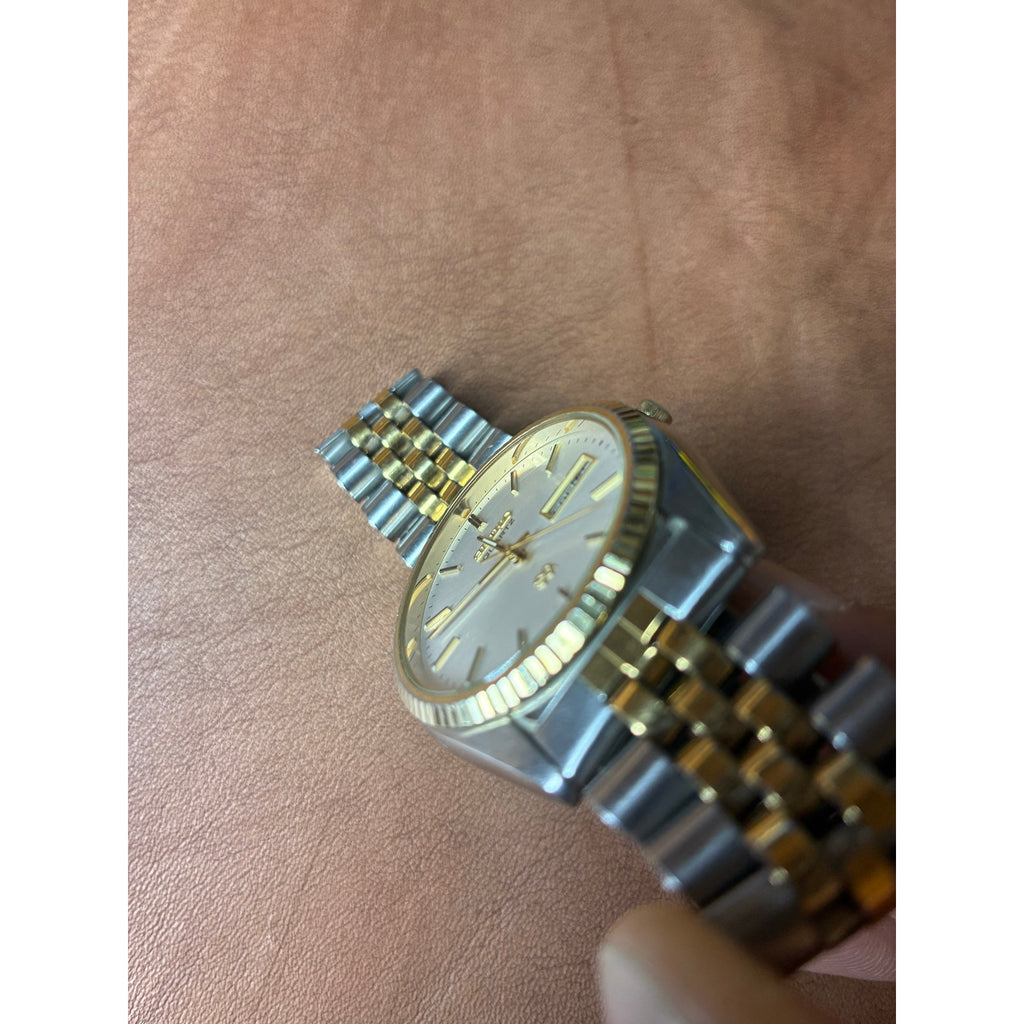 Vintage Seiko SQ Quartz 7123-8460 Two Tone Day Date Silver Dial Men’s Watch