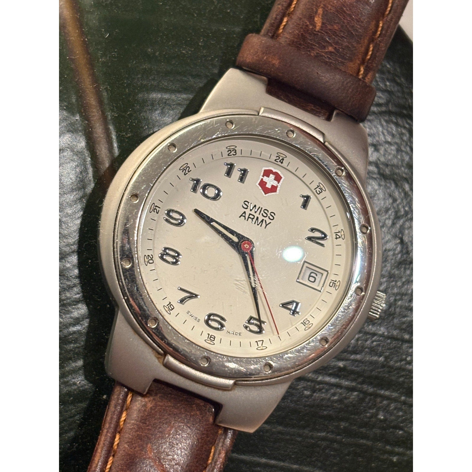 Vintage Swiss Army Valiant Watch Men’s quartz