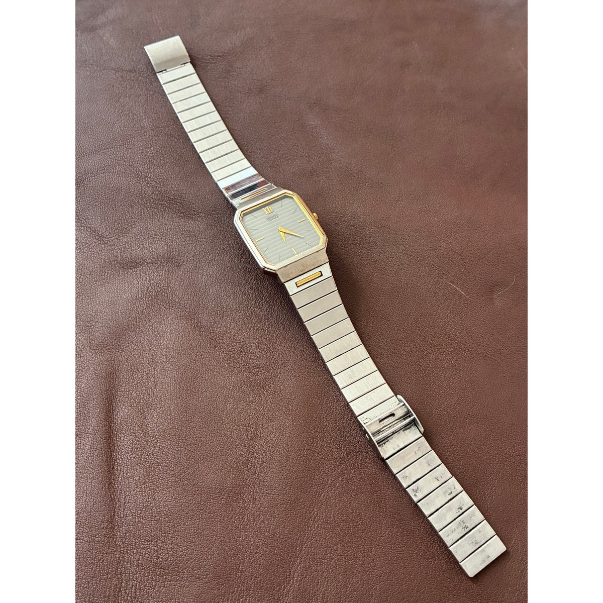 Vintage Seiko 5P30-5309 Quartz Gray Dial Gold Tone Men’s Watch Japan OEM