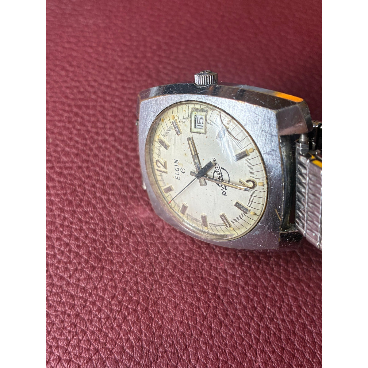 Vintage 1970s Elgin Swissonic Electronic Men’s Watch Date Cushion Case Swiss