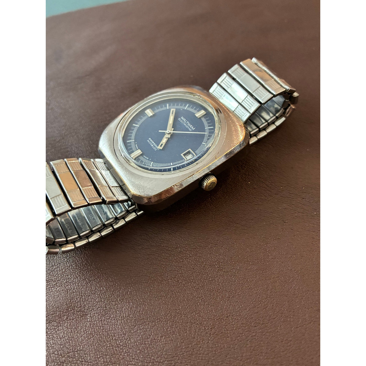 Vintage Waltham Electrodyne Swiss Blue Dial Date Men’s Watch Runs Well 1970s