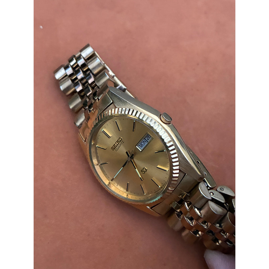 Vintage Seiko SQ 5Y23-8A69 Gold Tone Quartz Day Date Watch