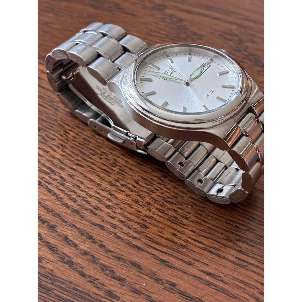 Citizen Quartz Men’s Watch Silver Dial Day Date Stainless Steel WR 50 New Battery