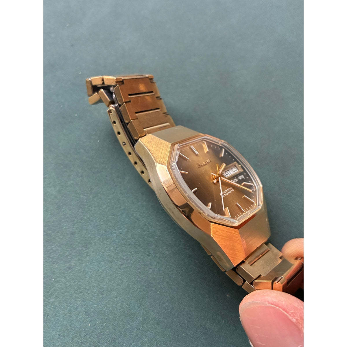Vintage Bulova Accutron Dual-Day Automatic Gold Tone Day Date Watch
