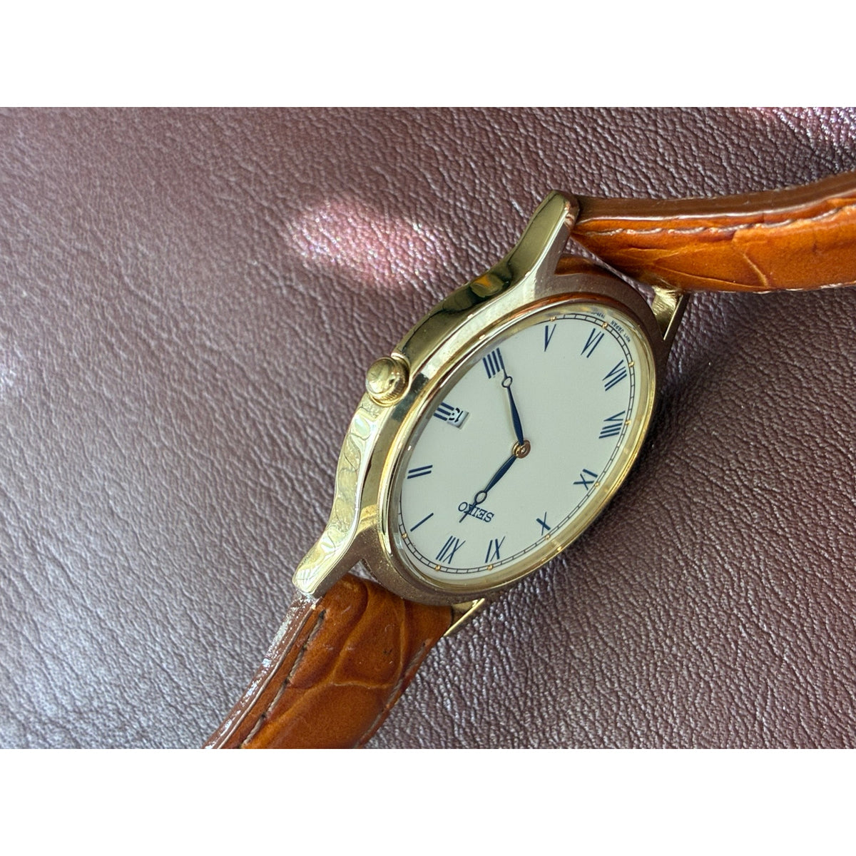 Vintage Seiko 7N39 Quartz Roman Numeral Blue Hands Gold Tone Mens Watch
