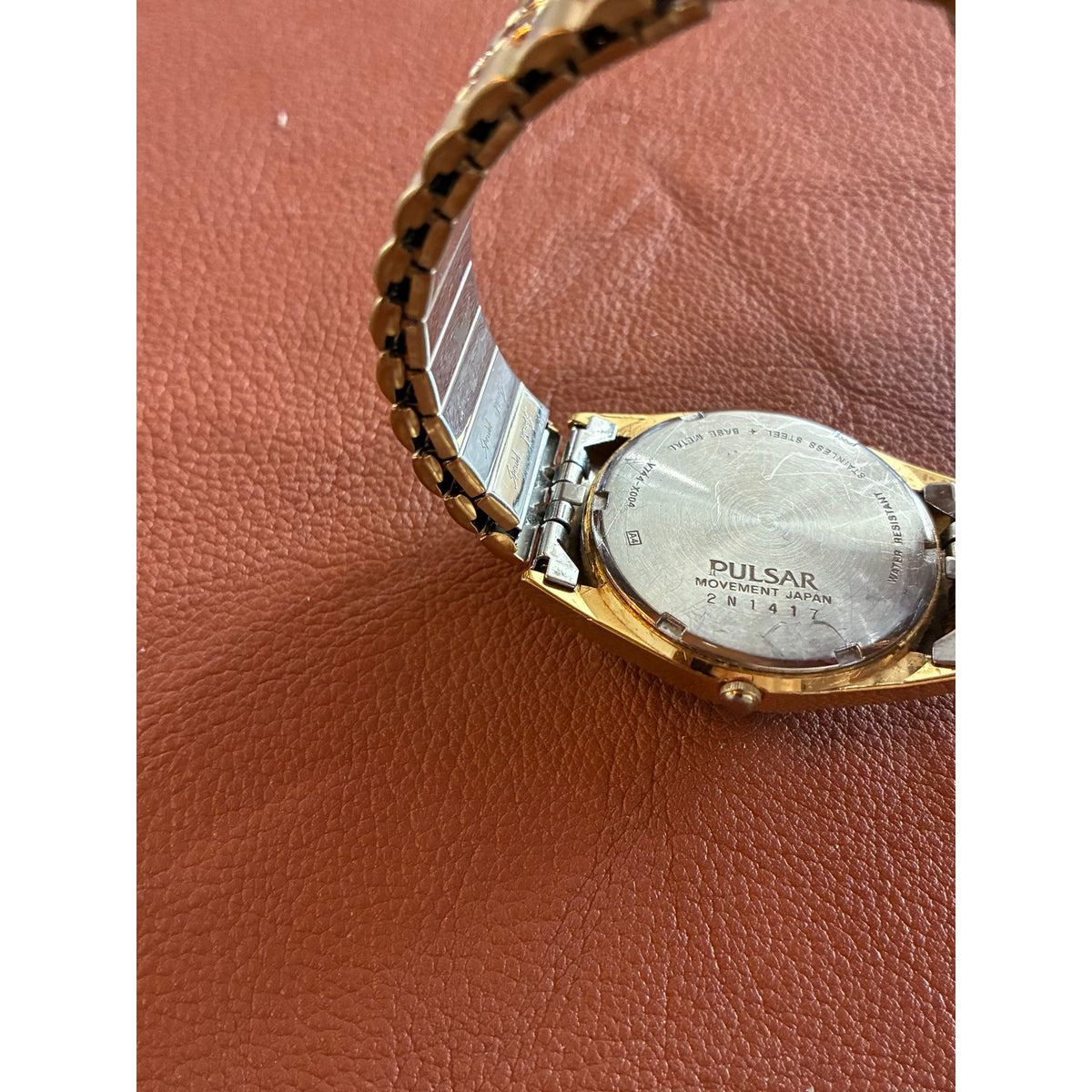 Vintage Pulsar Gold-Tone Day-Date Watch – Fluted Bezel – Champagne Dial