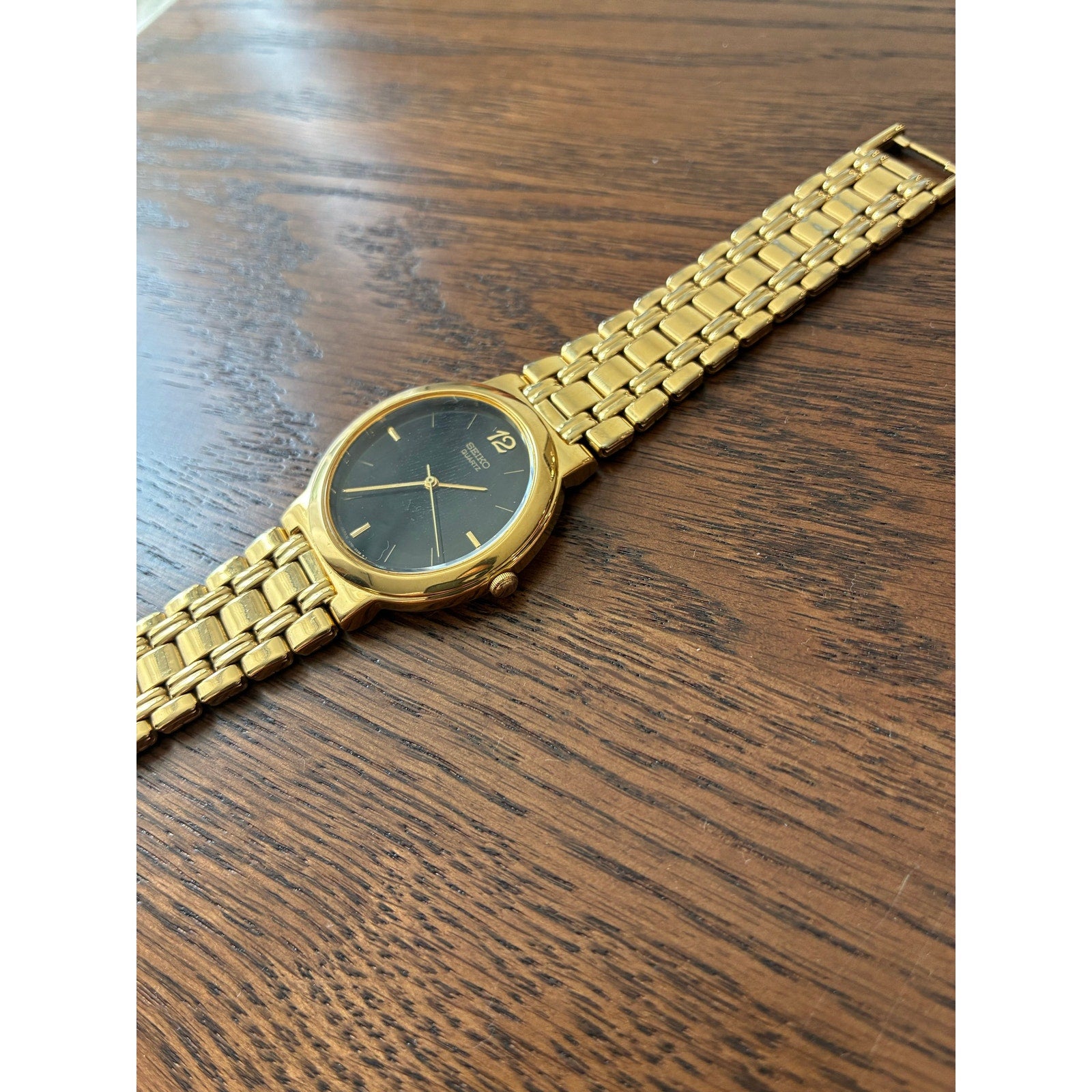 Seiko Quartz Women’s Watch Gold Tone Black Dial Dress Watch New Battery