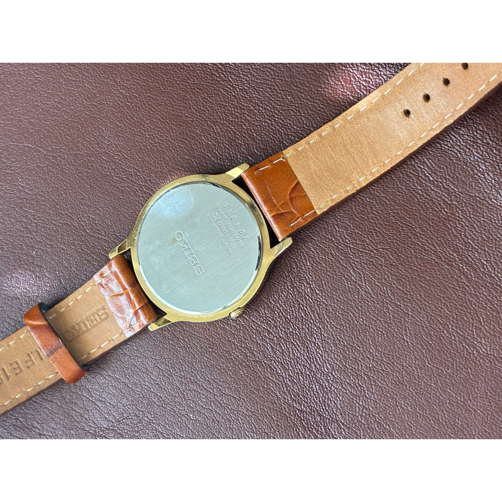 Vintage Seiko 7N39 Quartz Roman Numeral Blue Hands Gold Tone Mens Watch