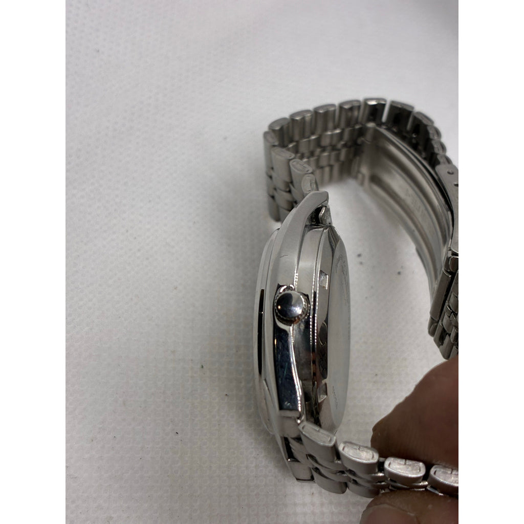 Vintage Seiko 5 automatic watch with Arabic day/date function