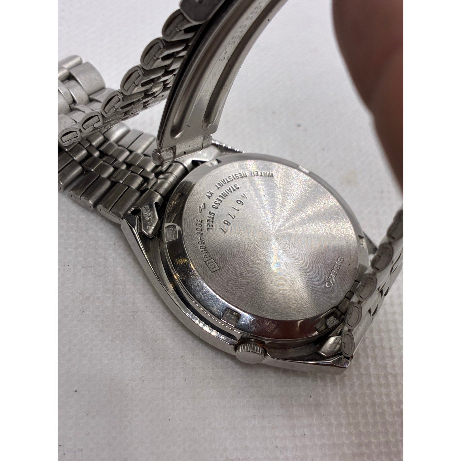 Vintage Seiko 5 automatic watch with Arabic day/date function